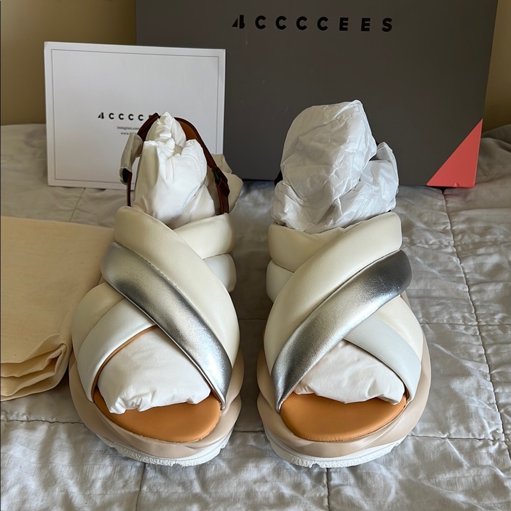 Women's 4CCCCEES size 39 Cream and Silver Leather Sandals